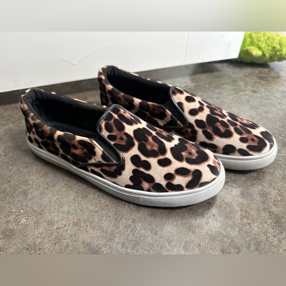Leopard slides slip in sneakers